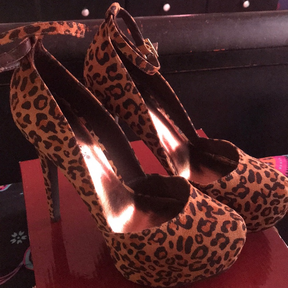 Worn once cute leopard strap around ankle heels.